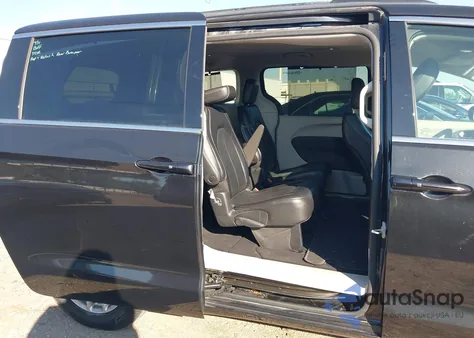 2022 Chrysler Pacifica Touring L z USA, uszkodzony, nr VIN 2C4RC1BG1NR182335